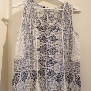  - Top från BikBok. Använd fåtal gånger. Frakt tillkommer! 