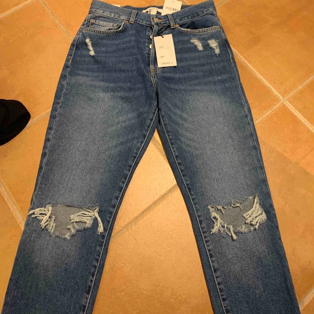 Ett par oanvända jeans från Forever 21. Strl 27, men mer som 25/26.. Jeans & Byxor.