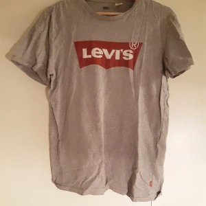  - LEVIS