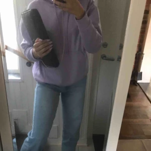 - En super fin lila hoddie från Weekday som är använd 2 gånger😊