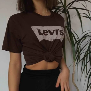  - Sjukt snygg vintage t-shirt som jag köpte för något år sedan men har tyvärr inte kommit till användning och förtjänar ett bättre hem. Dm vid intresse