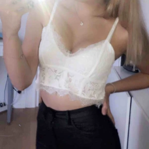  - Jättefint linne ifrån Nelly. Endast använd ett par gånger så är i fint skick. Säljer då jag köpte fel storlek. Köpare står för frakt.