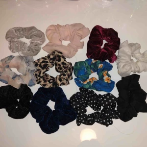  - Säljer alla mina scrunchies, 50kr för alla annars 20 kr st