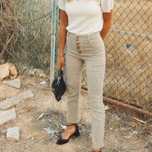  - Rutiga byxor från Zara med så fin passform! Nyskick, endast använda vid två tillfällen. Frakt betalas av köpare. PM för mer information 