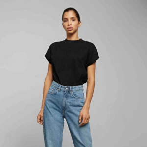  - Prislapp kvar på denna oanvända tröja! Nypris är 150, men jag släpper den för 100:-!!💫