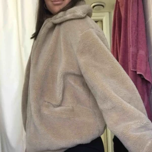  - Säljer min nya nakd teddy jacka pga fel storlek. jättefint material. varm jacka 💜