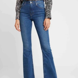  - Topshop Jamie flare jeans. Använda ett fåtal gånger
