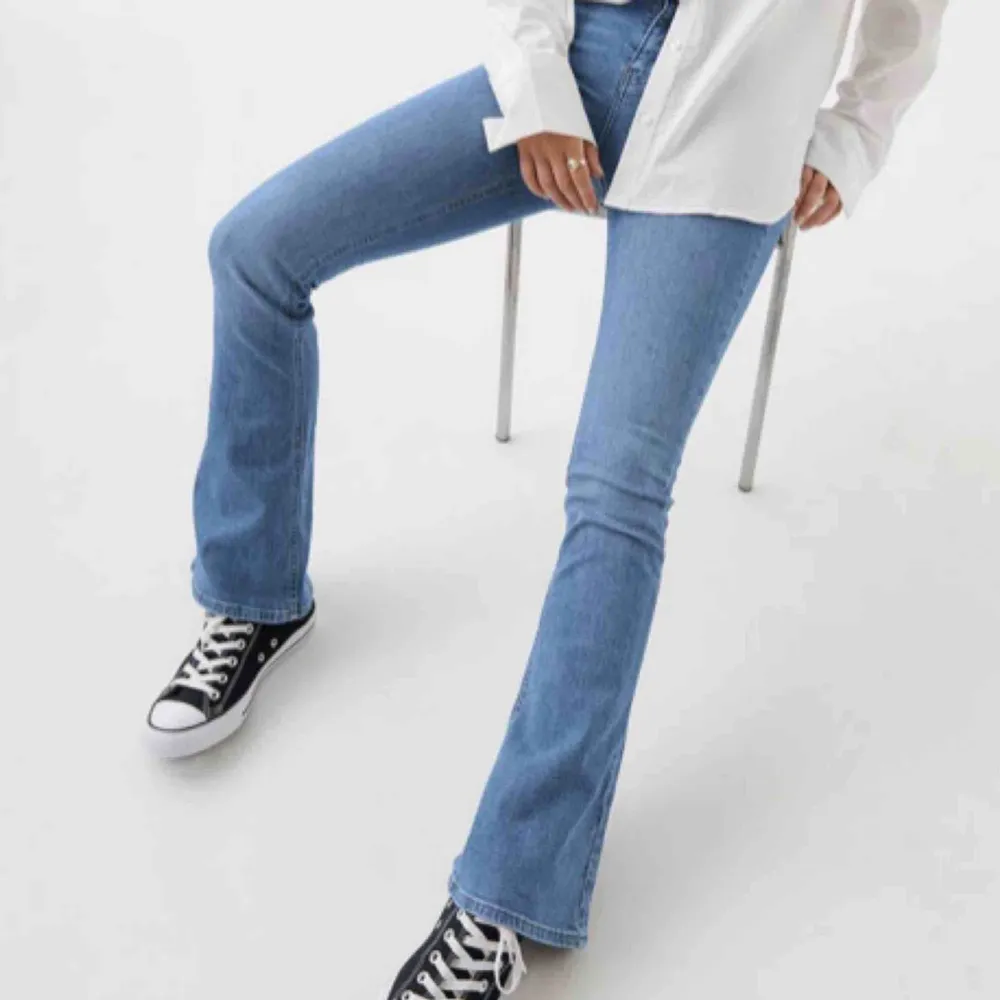 Superfine bootcut jeans från Gina, använt skick, säljer pga av att de är alltför korta. Hör av dig!. Jeans & Byxor.
