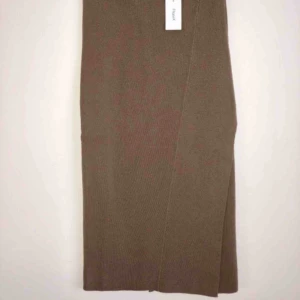  - Stickad kjol från Filippa K. I mycket fint skick. 