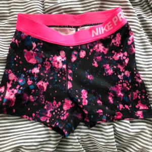  - Säljer mina Nike träningshorts då dom är för små! Jätte bra skick använt 3 gånger!😋