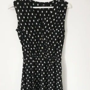  - Jättesöt klänning fint skick. Frakt tillkommer. 