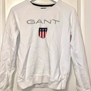 Vit gant tröja - En vit gant tröja. Använd 3 gånger. Gott skick. Behöver strykas. Inga fläckar osv. Storlek xs/s