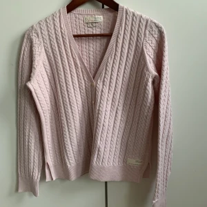 Odd Molly! NY! - Strl M. Koftan är som ny! Väldigt fint skick. Färg: ljusrosa