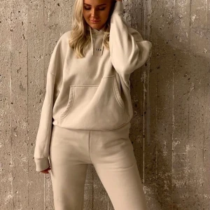 LXA hoodie Strl. XS - LXA Hoodie 01 i färgen Light Beige. Slutsåld online, säljes pga fel storlek.  Endast provade! Köparen står för frakt!