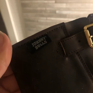 Johnny bulls  - Johnnys bulls storlek 38 bruna. Äkta. Fick i present men fel storlek och 50 mil till affären så säljer ist, helt oanvända 
