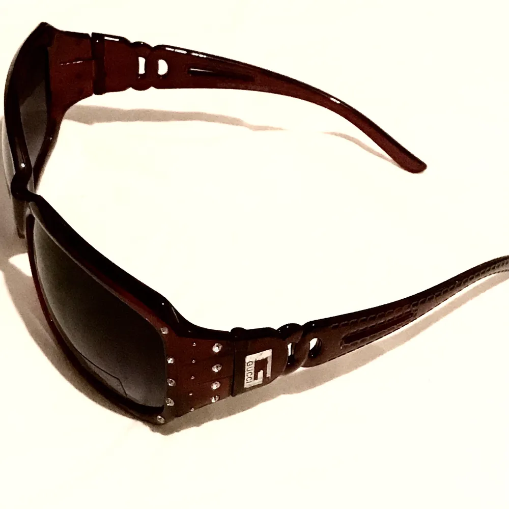 Gucci inspirerade solglasögon. . Accessoarer.