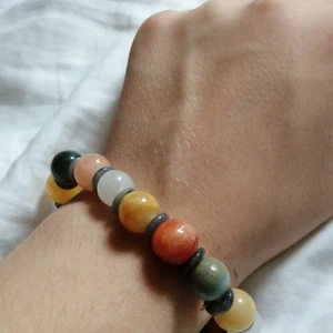 Armband med glaspärlor - Armband med glaspärlor (eller marmor) i olika färger. Frakt ingår! 