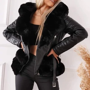 Snygg jacka  - Snygg jacka helt nytt och oanvänd. 