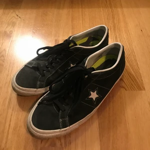 Converse svarta strlk 43 - Bra skick