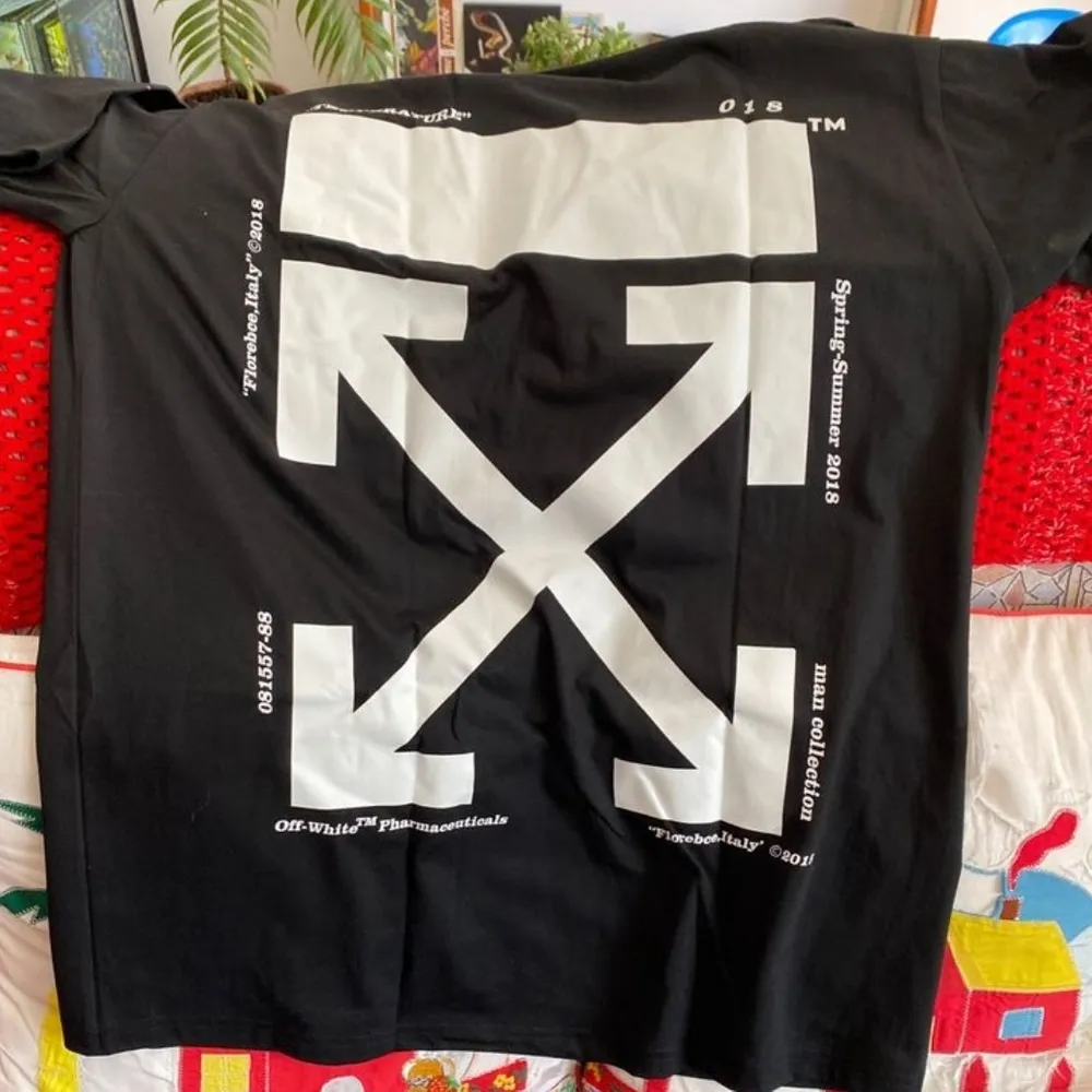 Finns i storlek XS-XXL, ej äkta. T-shirts.