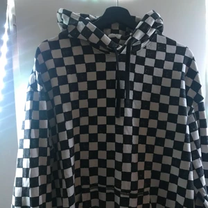 Hoodie - Hoodie från H&M köpt för några år sedan! Bra skick hur snygg som helst! Köparen står för frakt och meddela om du har frågor!