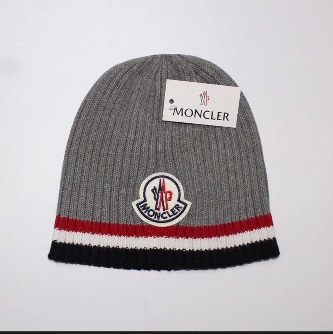 Moncler mössa