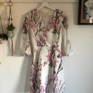 Flower dress, size L, small tear in fabric (easily fixed, not very visible)