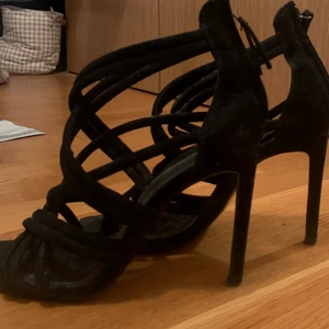 Stilettklackar - Såå fina klackar från Zara🖤