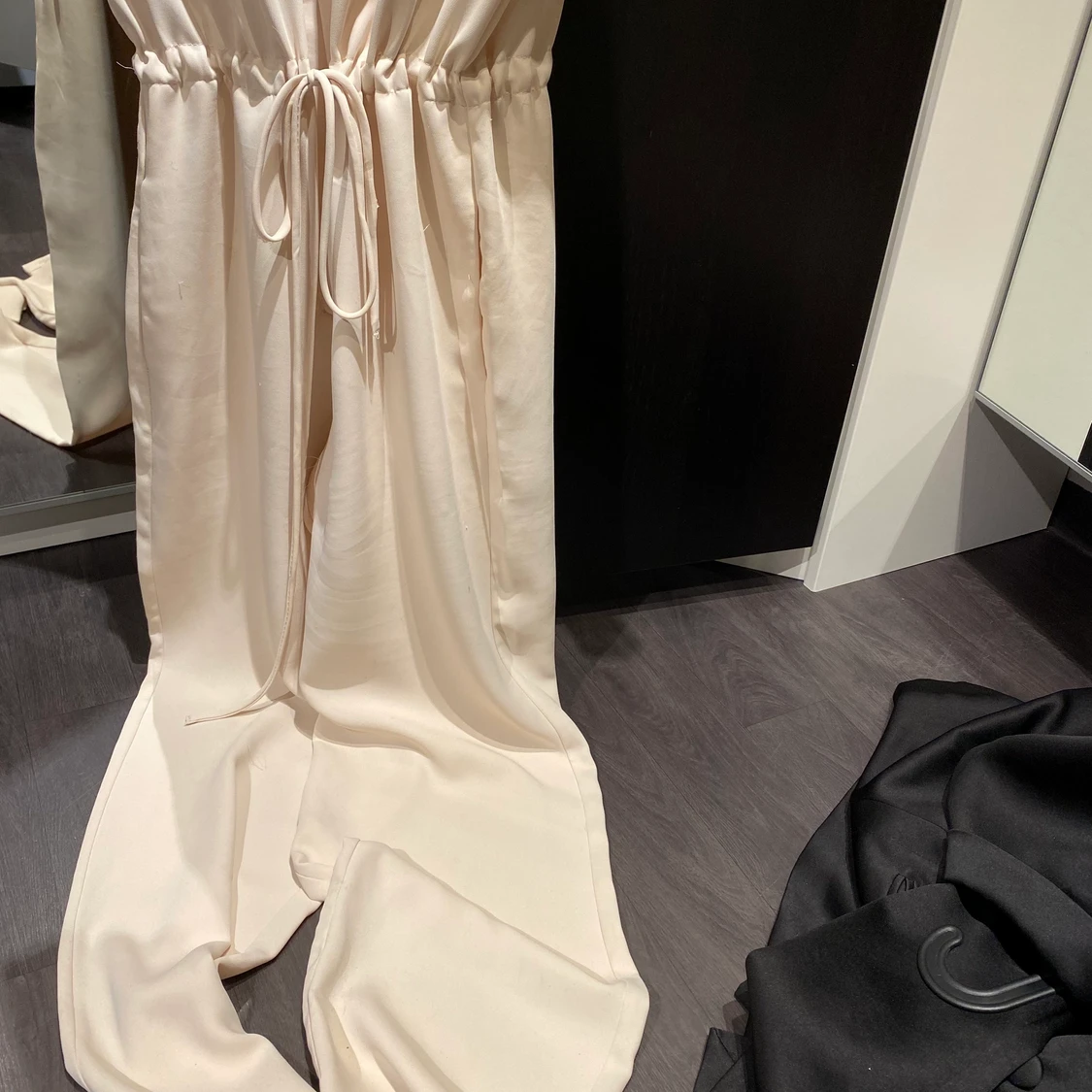 Nudefärgad jumpsuit  - 90