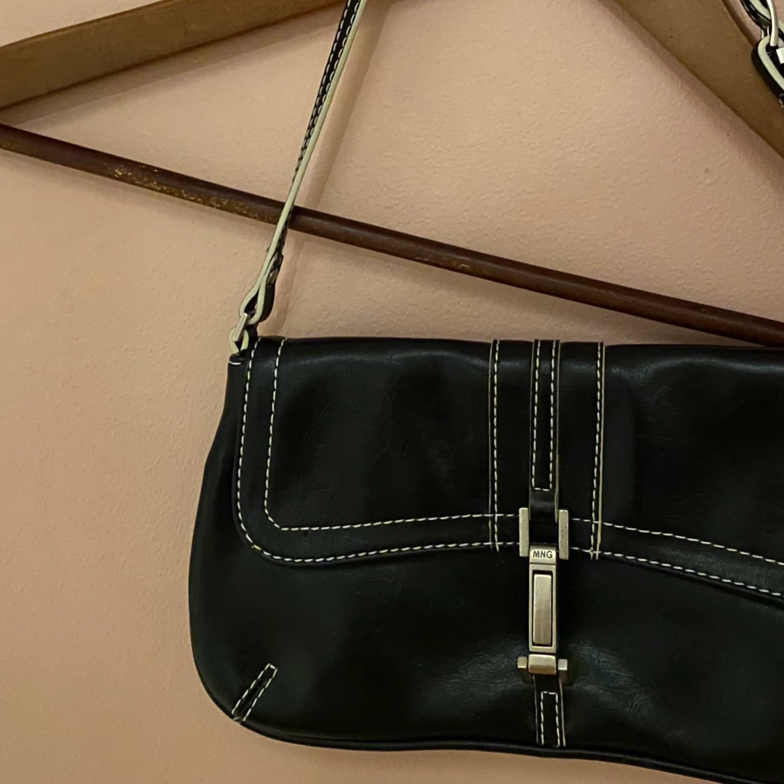 Trendig svart handväska - 91