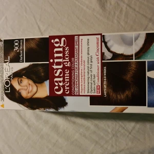 Mörkbrun intensivtoning - Intensivtoning från loreal paris som är helt oöppnad.               Håller upp till 8 veckor. Nypris: 99 kr                                                                    Frakt tillkommer!
