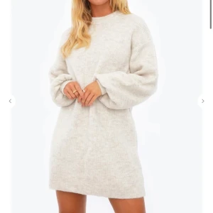 Stickad klänning  - .