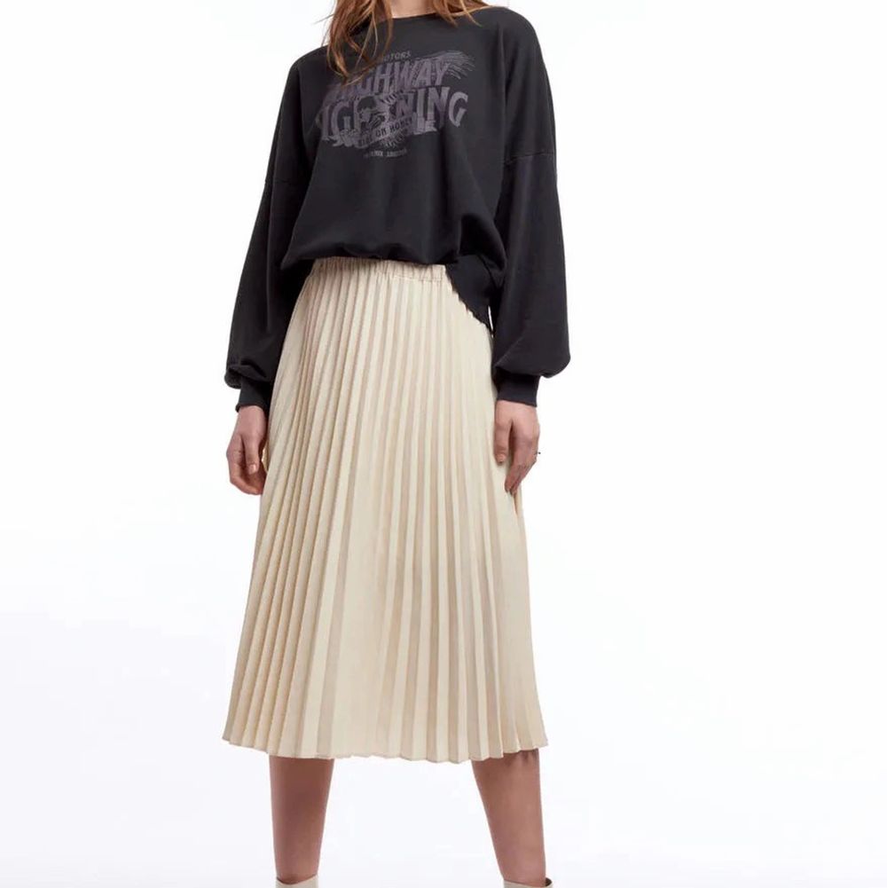 GinaTricot plisserad kjol | Plick Second Hand