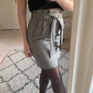 Rutig kjol  - Rutig kjol från H&M strl 36! Aldrig använd! 