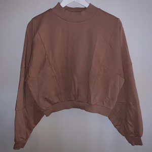 Bikbok tröja - Rosa/beige tröja från bikbok. Storlek xs men stor i modellen. 