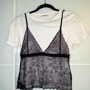 Topp från Zara - Jättefin topp från Zara strl XS/S i fint skick, 70kr+frakt💘💘💕