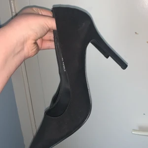 Nelly pumps  - Storlek 39, kanske använda två gånger ❣️