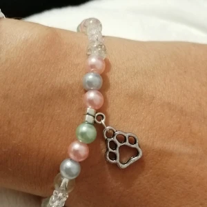 Armband glaspärlor tass - Armband glaspärlor tass. Beställning via DM Tar Swish och Paypal Postas genast och skickar video/bild bevis. Säljer även via Instagram @emilysmycken 