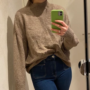 Stickad tröja - Underbar stickad tröja från H&M som jag knappt använder längre, köpt i våras❤️ 