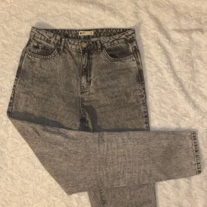 mom jeans - mom jeans från Gina i stolek 38, köpare står för frakt💛