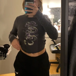 Långärmad  - as snygg långärmad tröja ifrån NewYorker bara någon vecka gammal, tycker inte riktigt det är min stil 💜fri frakt 