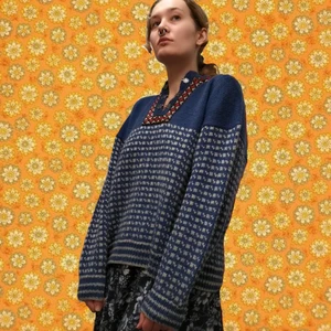 Vintage Kofta - En go kofta med fantastiska knäppen! Jag har nog använt den en gång på 4 år efter att jag köpte den second hand. 100% ull. ❤️ Köparen står för frakten. 