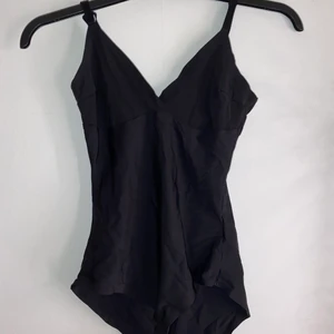 Baddräkt - Baddräkt från hm i det skönaste materialet du kan tänka dig. Aldrig använd i storlek M