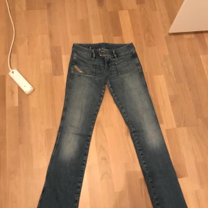 Lågmidjade jeans - Super snygga diesel jeans!! Skriv privat för mer frågor💕Köparen står för frakt