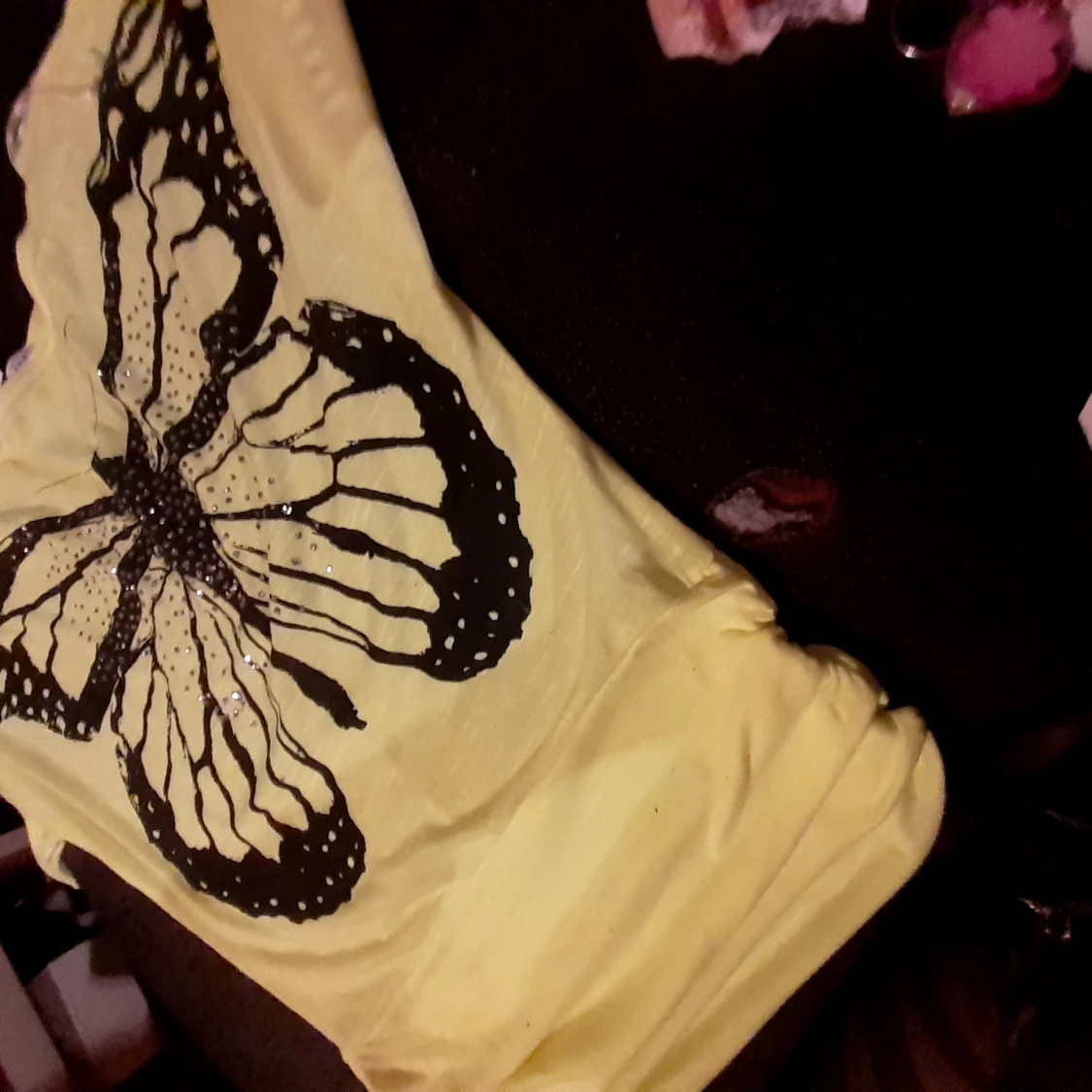 Neongul topp med fjäril - 91