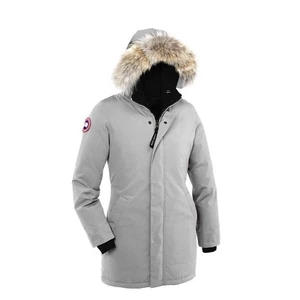 Canada goose parka!  - Varm och skön jacka från canada goose! Riktigt ljust grå, lyser upp i vintermörkret. Det syns att den är använd men det är ändå i bra skick!