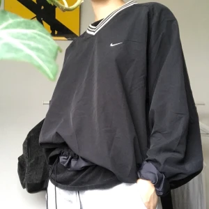 Nike tröja - Svart vintage nike golf tröja!! Windbreaker material Frakt: 44kr