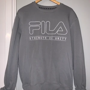 Filatröja  - En grå filatröja i strl M, bra skick