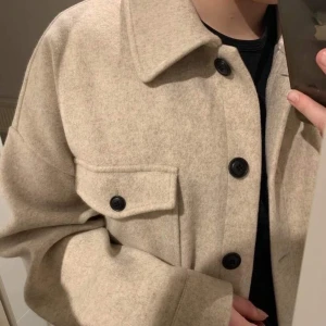 Skjortjacka - Oanvänd jacka från Nelly. Nypris är 699, bud från 400. Kan gå ner i pris vid snabb affär ❤️ strl 38