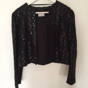  - Superfin paljett-jacka inköpt second hand, i superfint skick! 